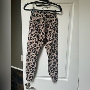 Lorna Jane abstract Cheetah Print 7/8 leggings